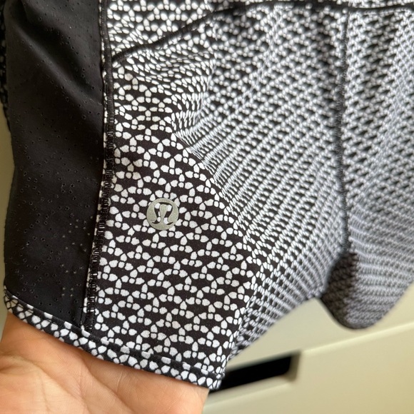 Lululemon Athletica White and Black Perforated Design Real Quick Shorts Size 6 - Picture 12 of 13